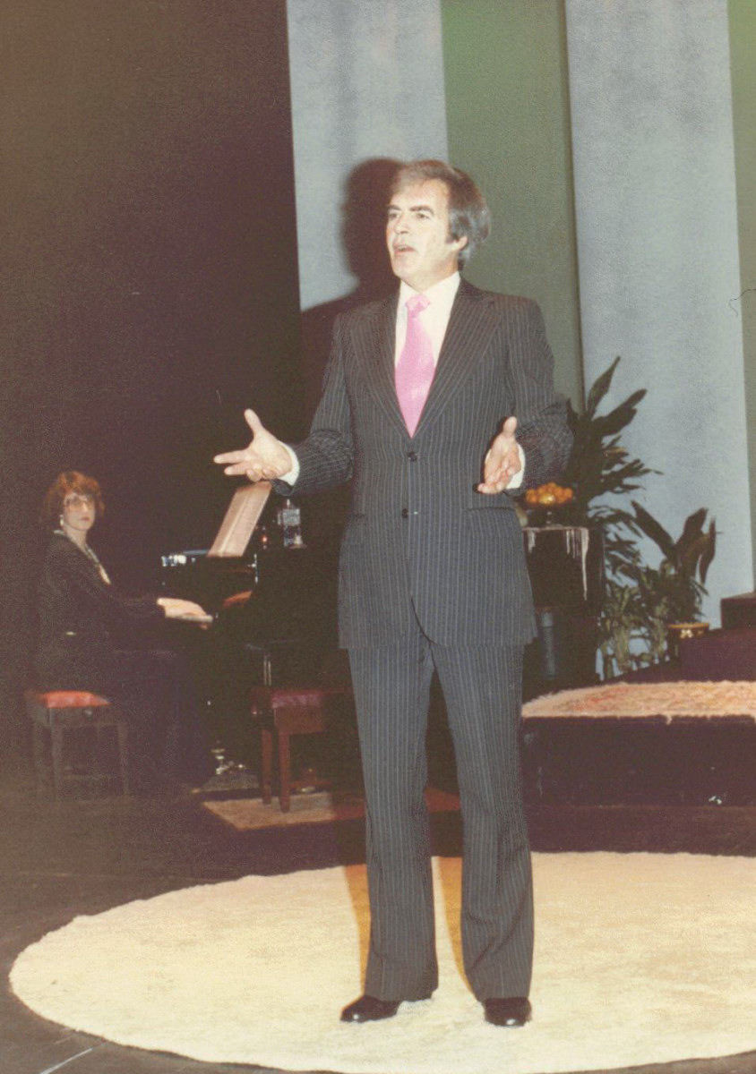 17_John Cairney as Ivor Novello in 'The Ivor Novello Story' Auckland, New Zealand 1982.jpg