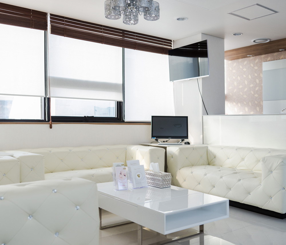 Izien Global Medical Group_VIP Waiting Area_5th Floor.jpg