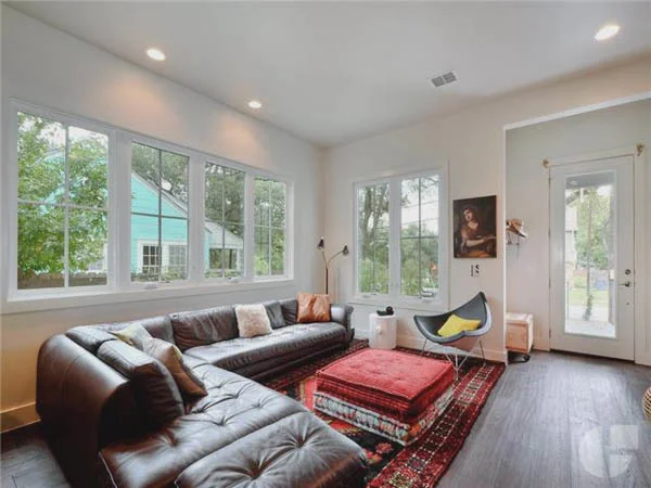 1002Kinney-2.jpg