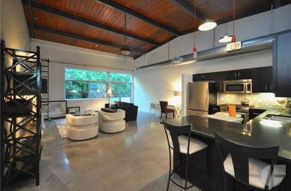 2205Lamarfeature-1.jpg