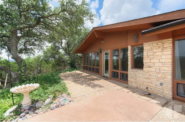 3935 Lago Vista