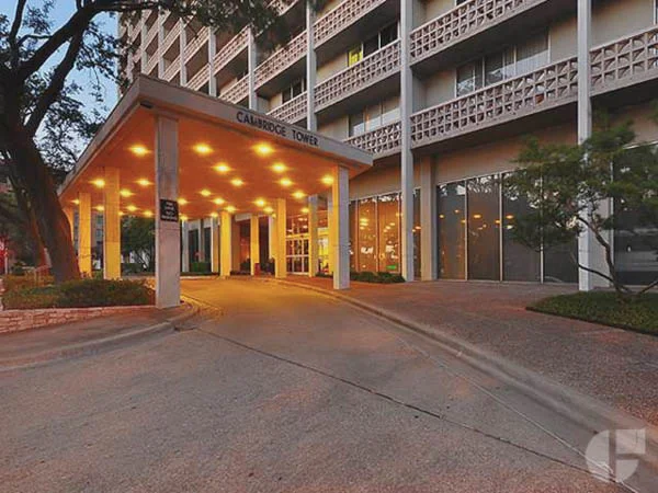 Cambridge Tower : Unit #2G