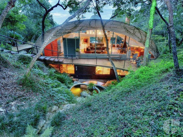 504 Spiller : Grotto Dome House - John Watson