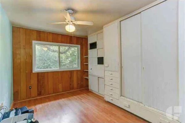I'm loving these original built ins. 