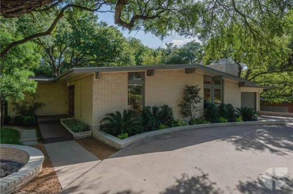 833 E 38th : A.D. Stenger?