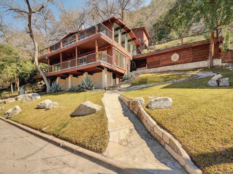 3701 Rivercrest