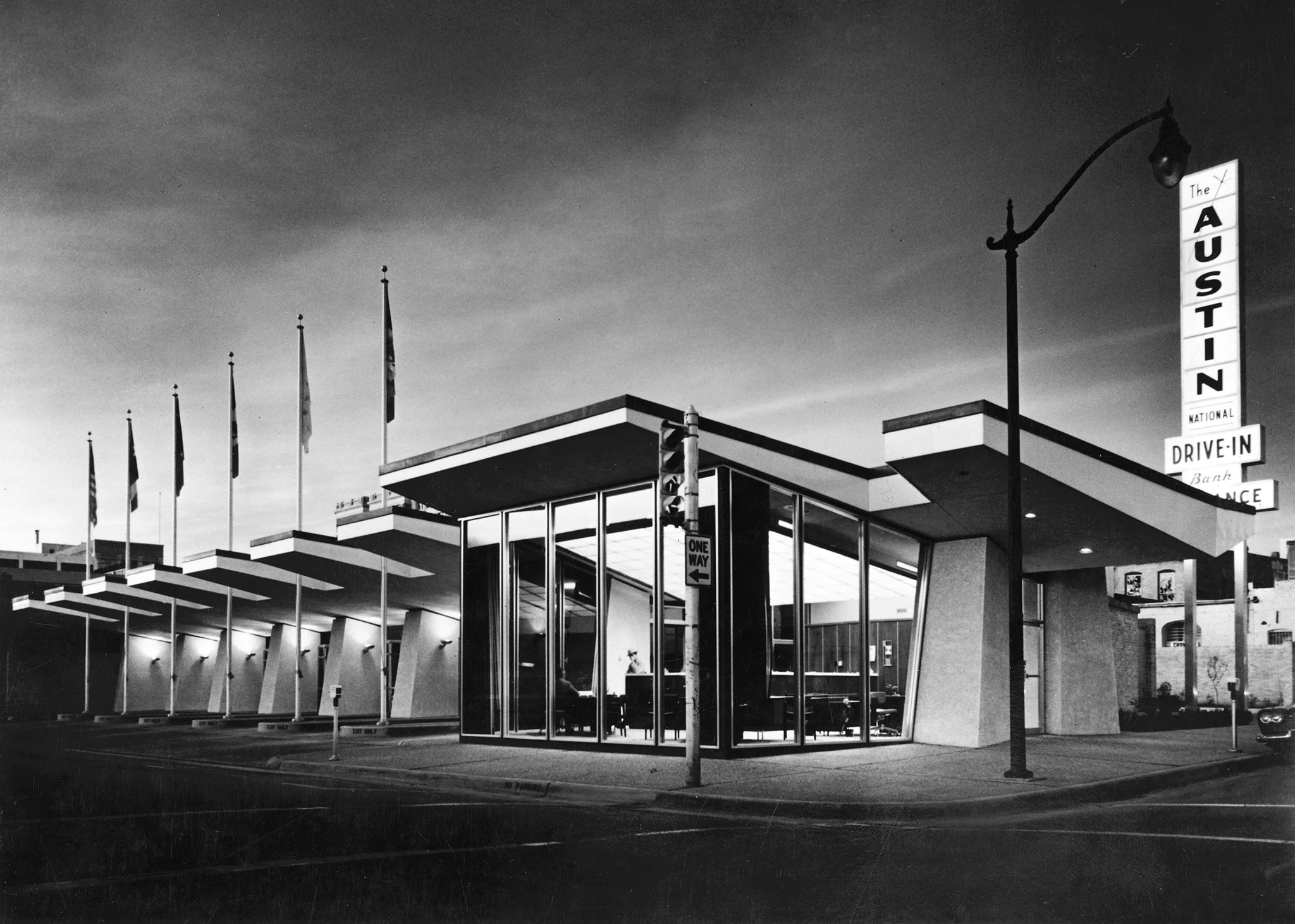 &nbsp;Austin National Bank Drive-In], circa 1961. Image AR.2009.014(171), Austin History Center, Austin Public Library.]