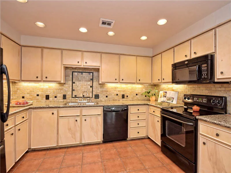 9400 Spring Hollow-3.jpg