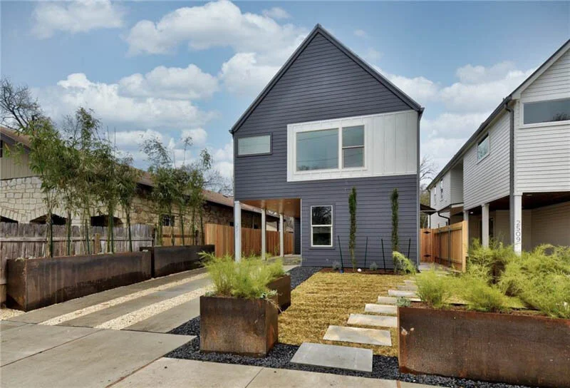 2511 E 4th