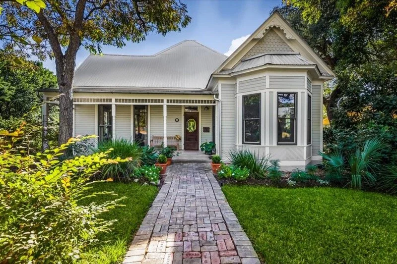 1011 E 8th
