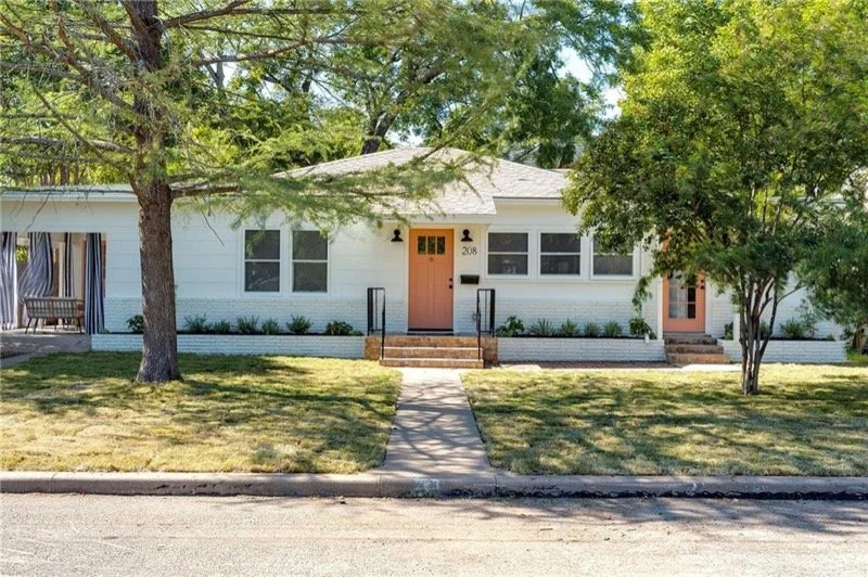 208 N Acorn