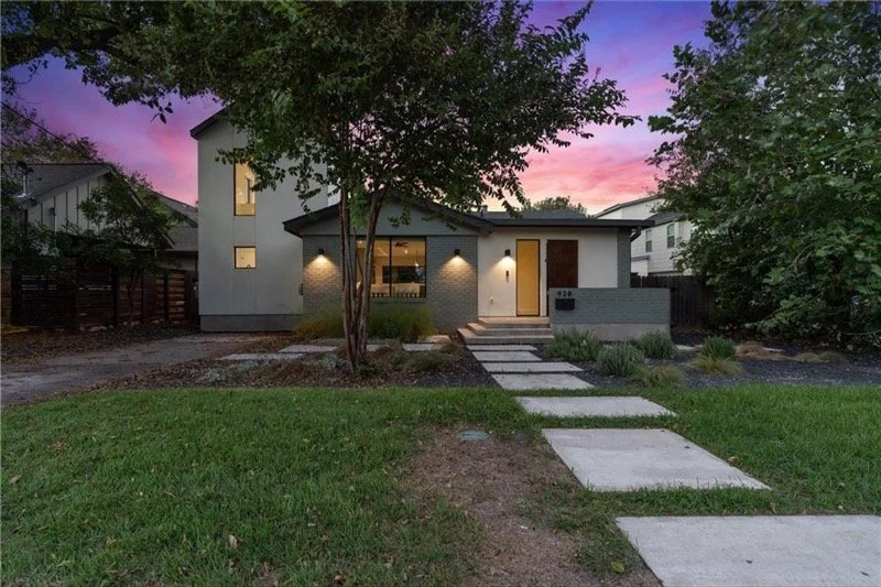 928 E 54th