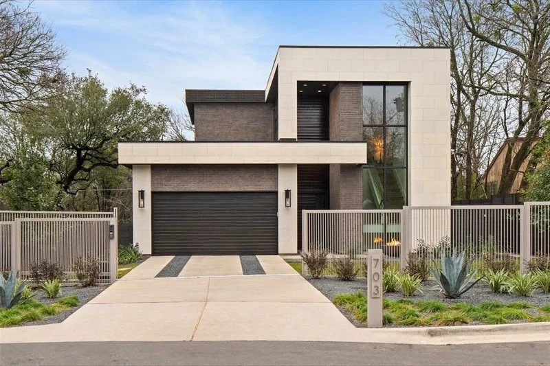 703 Dondale