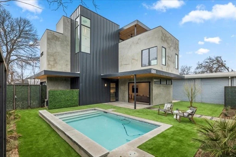 1304 Comal
