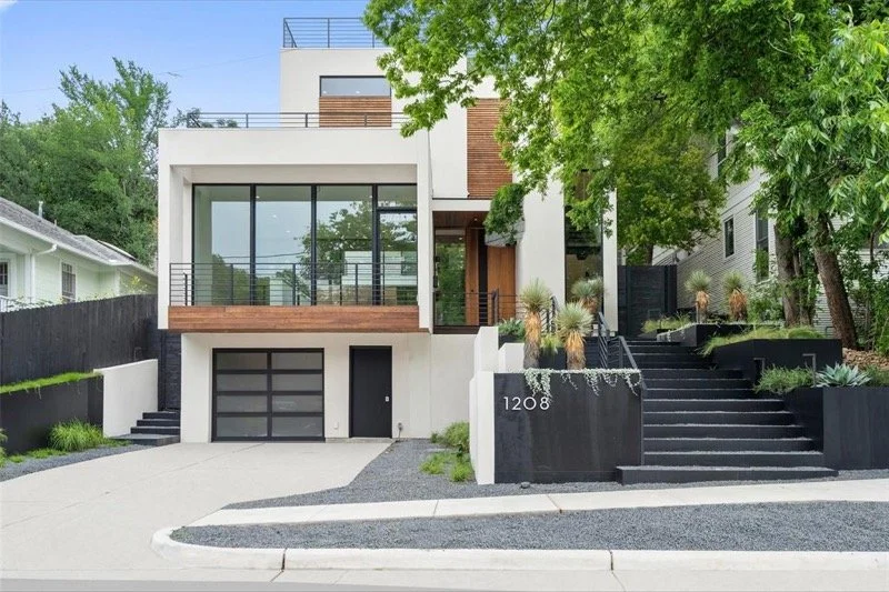 1208 W 8th