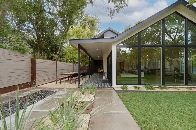 709 E Live Oak