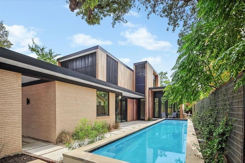 2407 W 10th