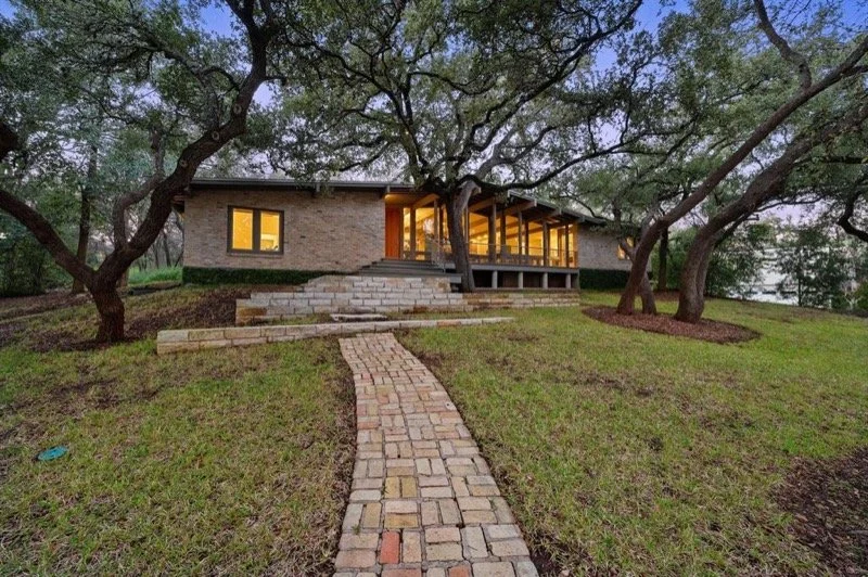 802 Forest View