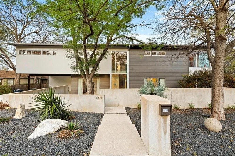 3811 Ridgelea