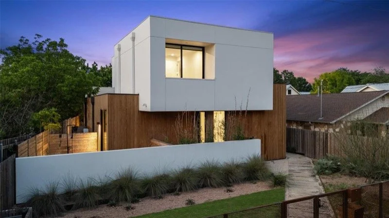 910 W Johanna