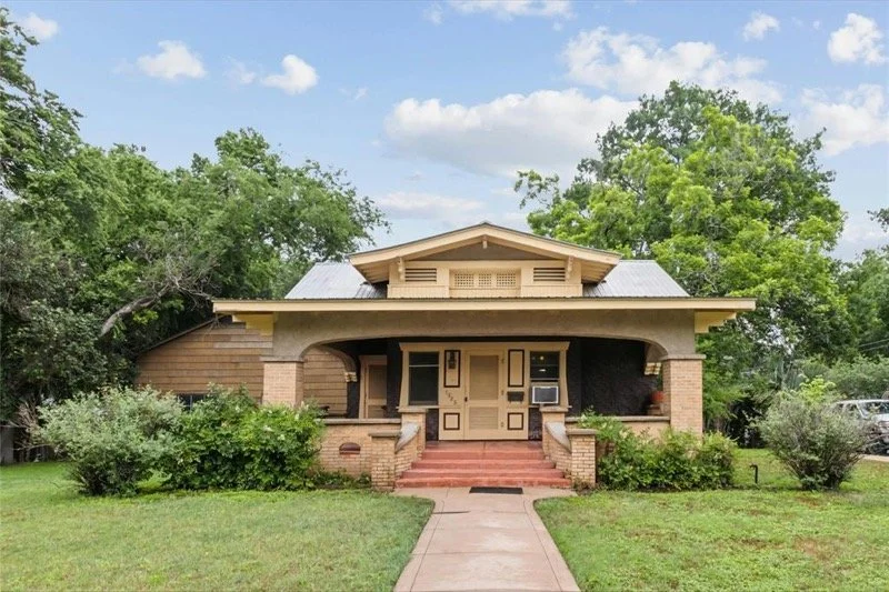 1025 W Hopkins