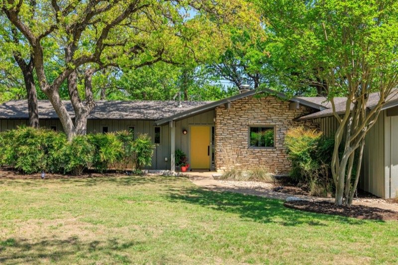 202 Tanglewood

When I think of Fredericksburg I don&rsquo;t often think mid century modern, but this 70&rsquo;s ranch has definitely caught my eye. Great looking house and it almost feels like a bargain compared to Austin prices. 

Price: $849,000

