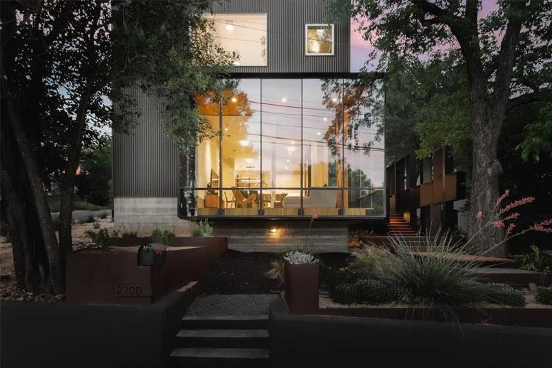2700 E 12th