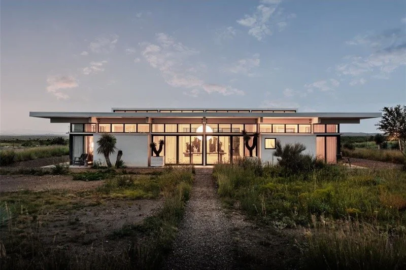 2405 Antelope Hills : Marfa

This little slice of heaven sits just 2 miles outside of Marfa, close enough enjoy the town but far enough to bath in the solitude of West Texas. Built in 2016 the aesthetic pulls heavily from greats like Corbusier and Sa