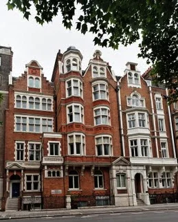 Oranjehaven building on Hyde Park Place
