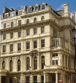  Averard Hotel (2014)