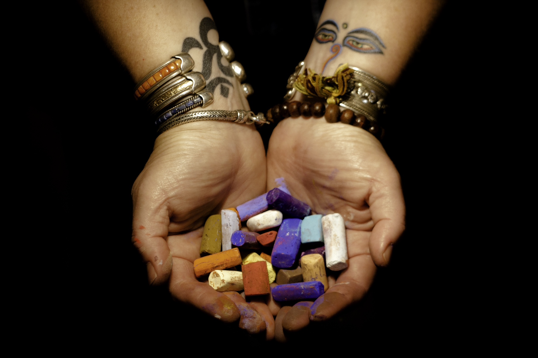  The artist's hands photo by: Gabe Lucena
