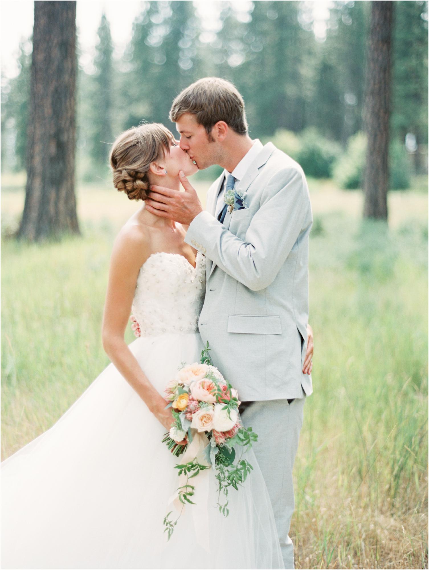  Montana Wedding at Glacier Mountain Lodge

Design and Florals: Goldfinch Events http://www.goldfinchevents.com

�Jeremiah & Rachel Photography 