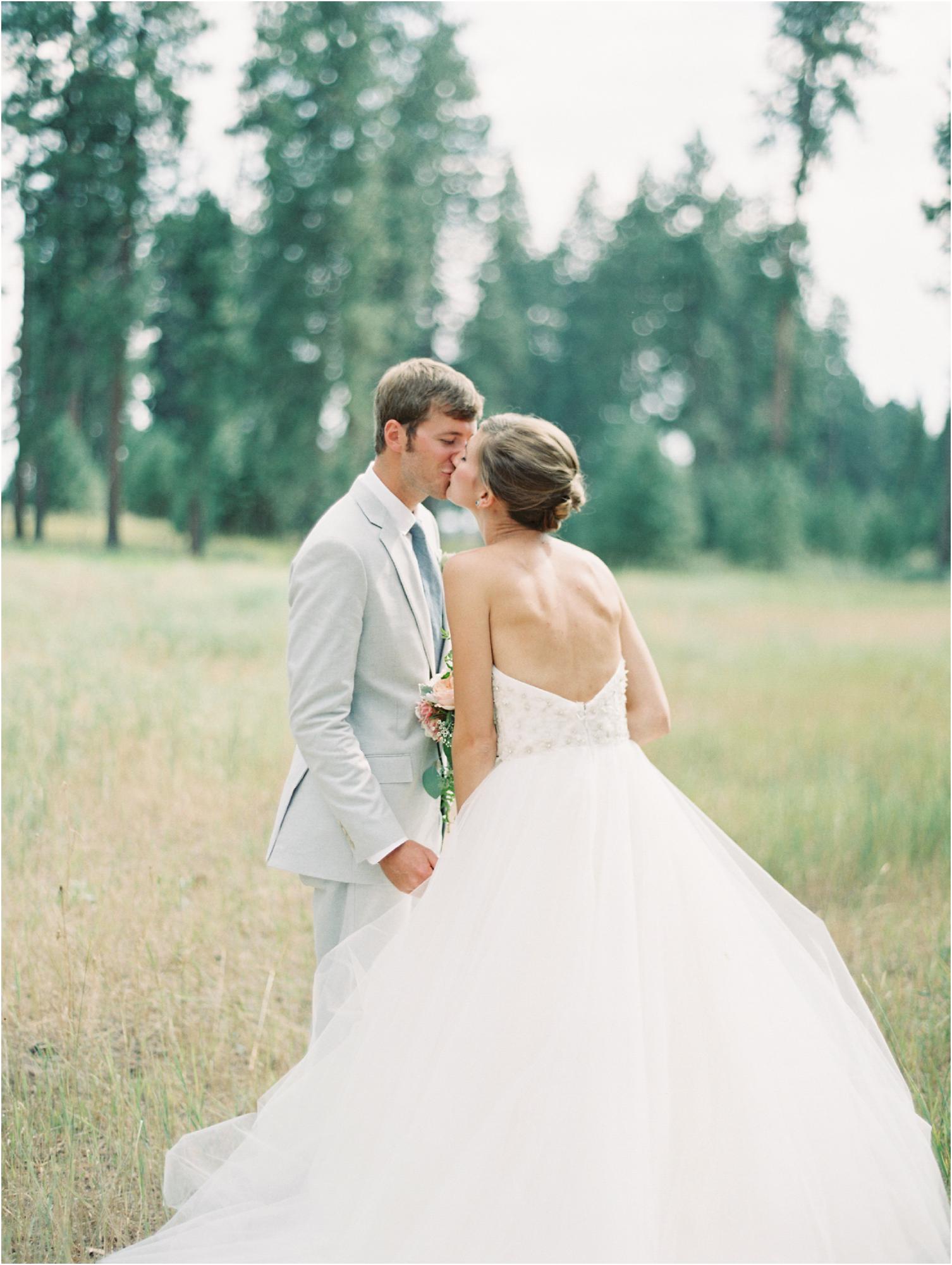  Montana Wedding at Glacier Mountain Lodge

Design and Florals: Goldfinch Events http://www.goldfinchevents.com

�Jeremiah & Rachel Photography 