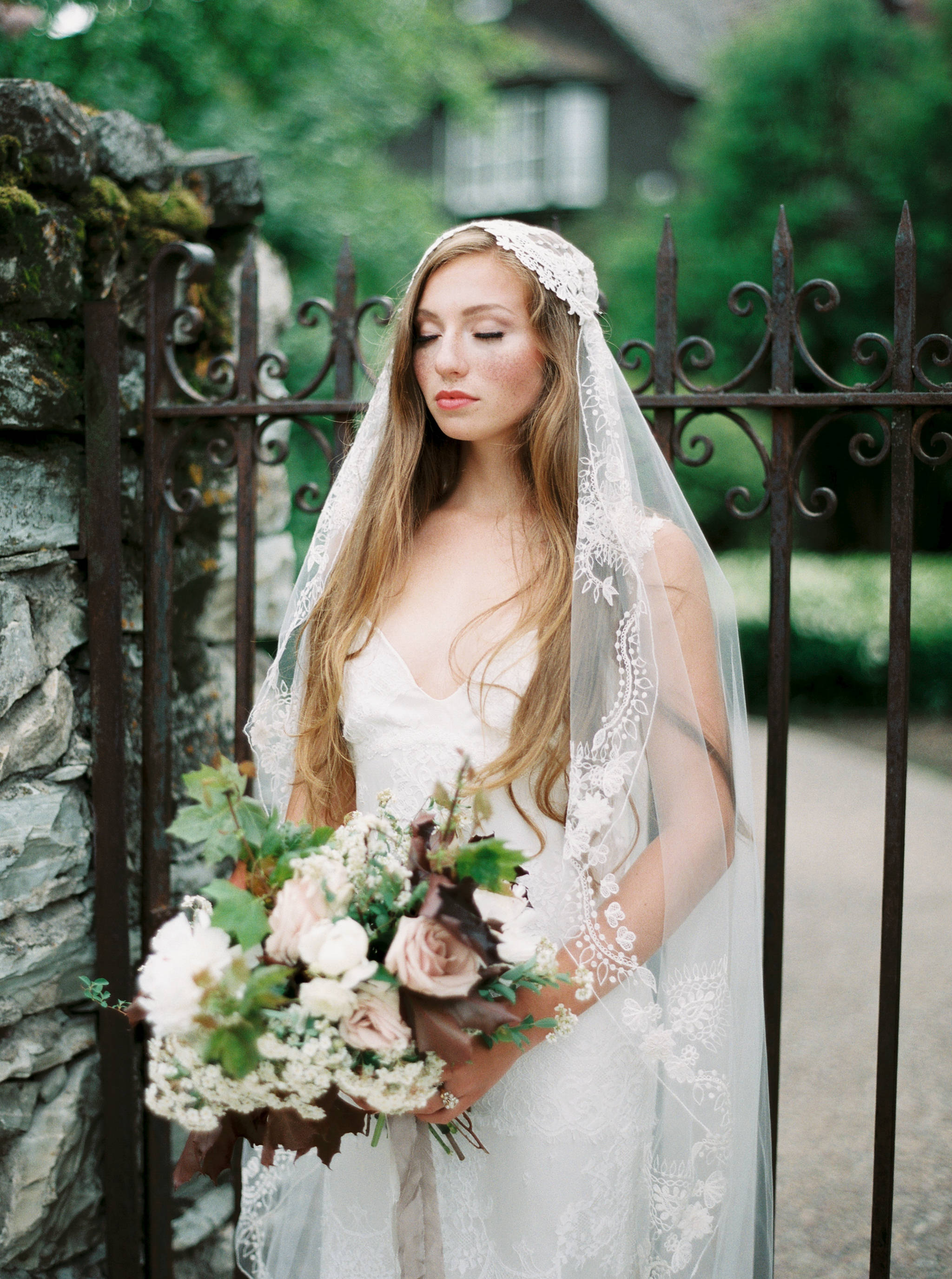  Scotland inspired bridal shoot on film

Jeremiah & Rachel Photography

www.jeremiahandrachel.com

Featured on Oncewed

 