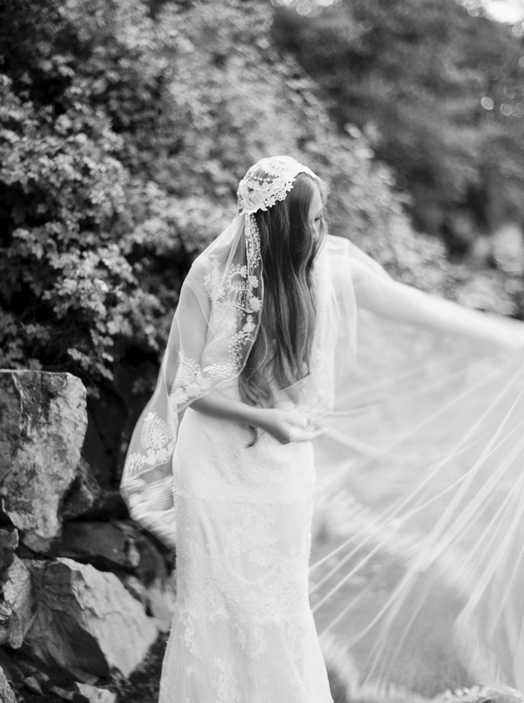  Scotland inspired bridal shoot on film

Jeremiah & Rachel Photography

www.jeremiahandrachel.com

Featured on Oncewed

 