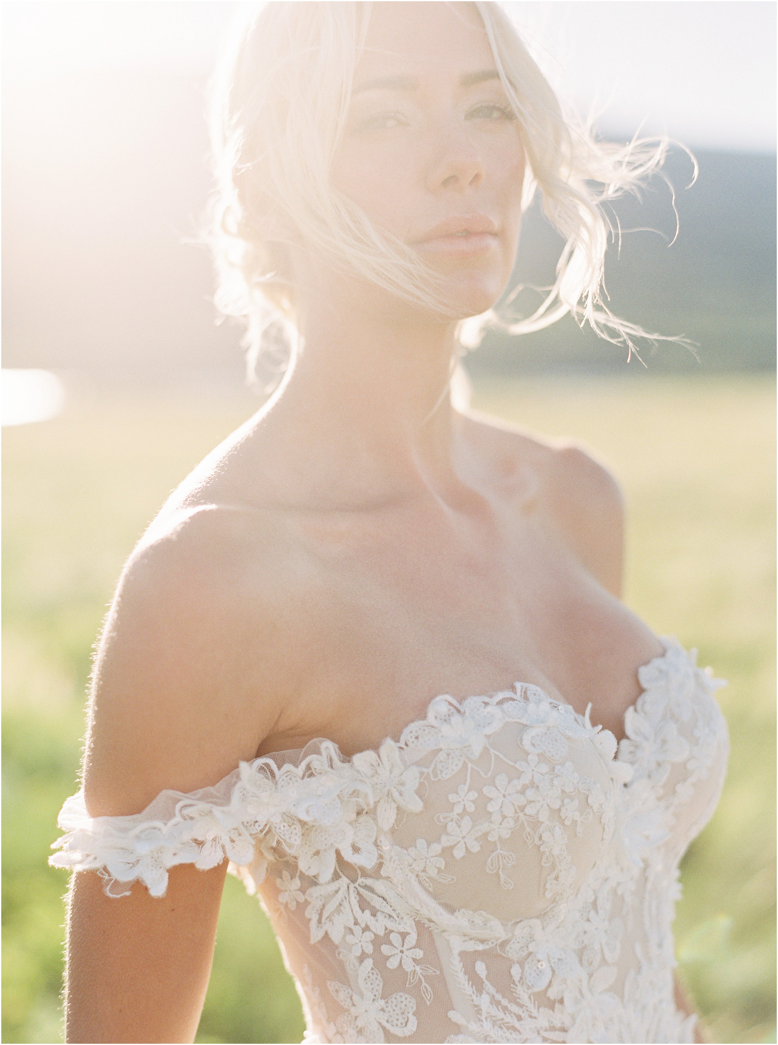  ©Jeremiah & Rachel Photography

www.jeremiahandrachel.com

Styling & Florals: Kelly Lenard

http://www.kellylenard.com

Wedding Gown: Galia Lahav

https://www.galialahav.com/




 