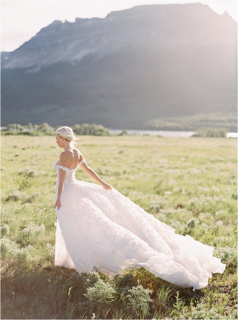  ©Jeremiah & Rachel Photography

www.jeremiahandrachel.com

Styling & Florals: Kelly Lenard

http://www.kellylenard.com

Wedding Gown: Galia Lahav

https://www.galialahav.com/




 