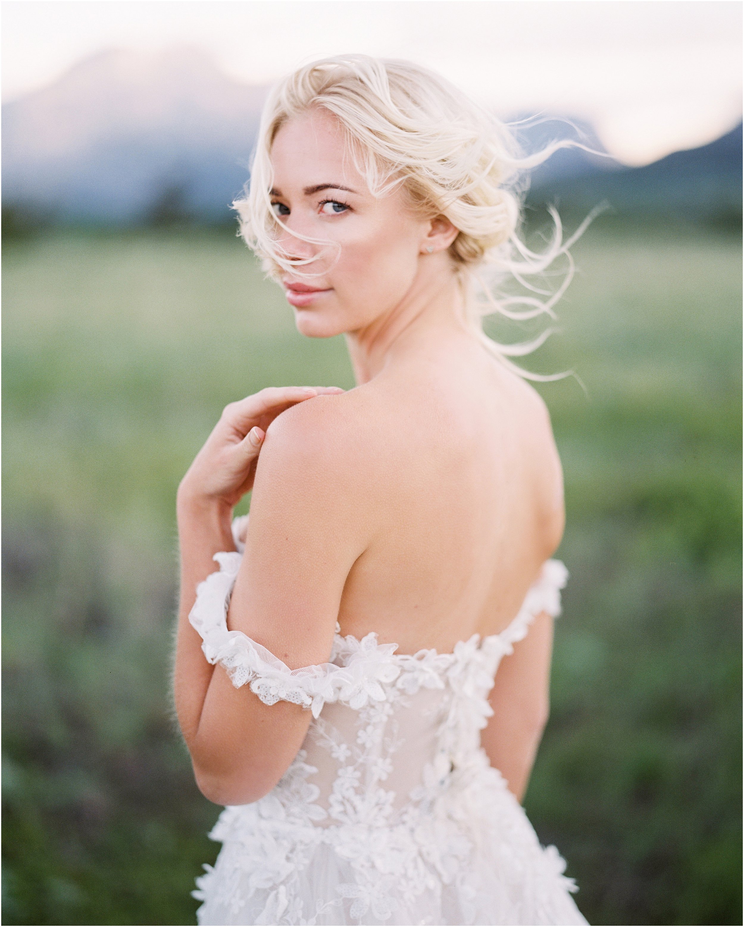  ©Jeremiah & Rachel Photography

www.jeremiahandrachel.com

Styling & Florals: Kelly Lenard

http://www.kellylenard.com

Wedding Gown: Galia Lahav

https://www.galialahav.com/




 