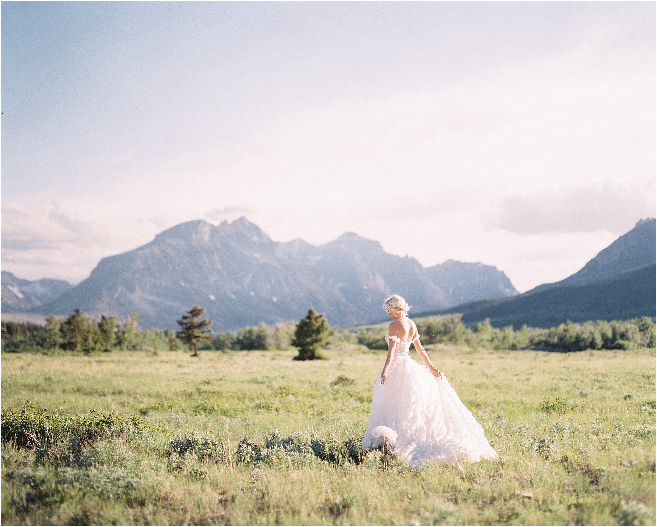  ©Jeremiah & Rachel Photography

www.jeremiahandrachel.com

Styling & Florals: Kelly Lenard

http://www.kellylenard.com

Wedding Gown: Galia Lahav

https://www.galialahav.com/




 