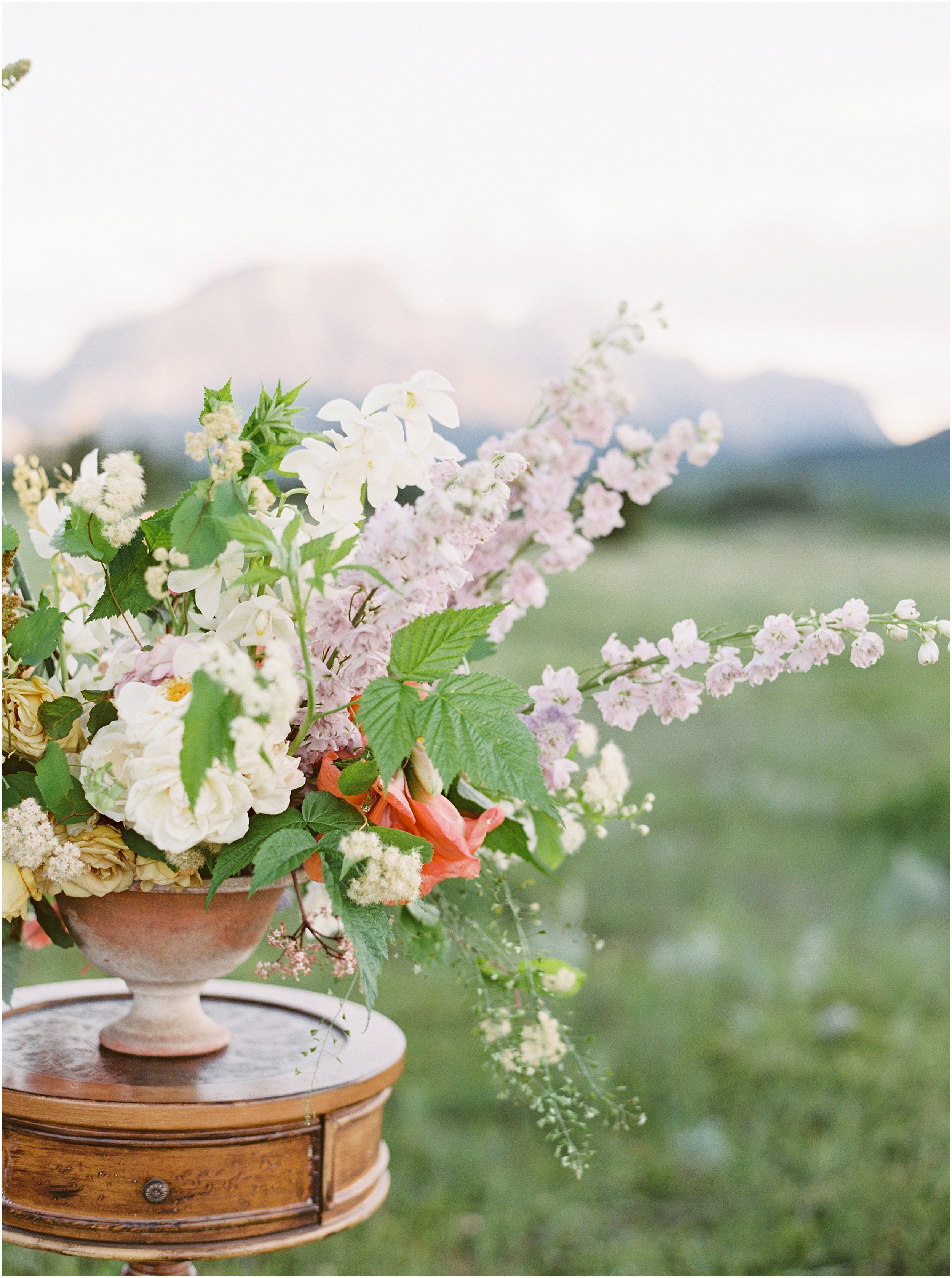  ©Jeremiah & Rachel Photography

www.jeremiahandrachel.com

Styling & Florals: Kelly Lenard

http://www.kellylenard.com

Wedding Gown: Galia Lahav

https://www.galialahav.com/




 