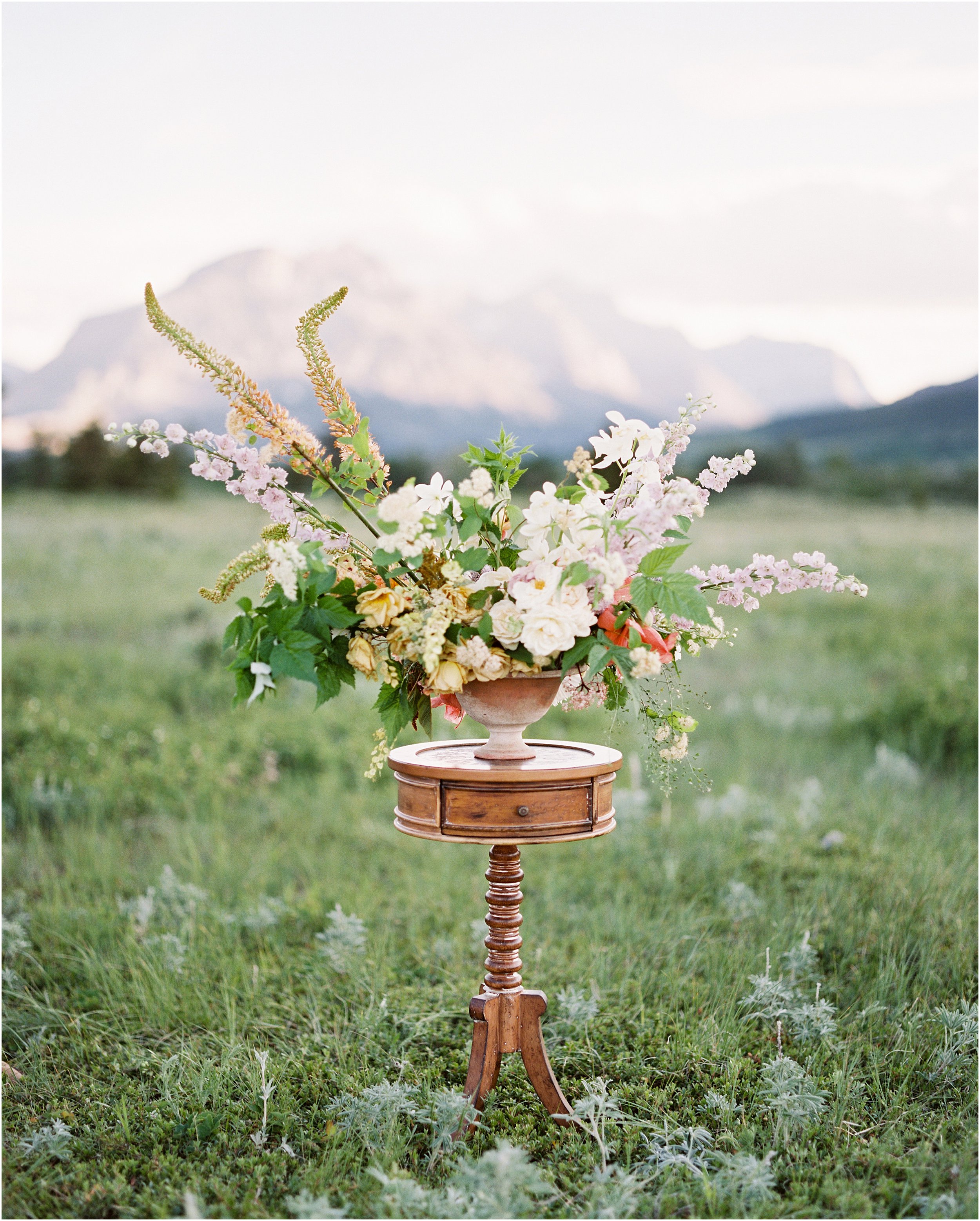  ©Jeremiah & Rachel Photography

www.jeremiahandrachel.com

Styling & Florals: Kelly Lenard

http://www.kellylenard.com

Wedding Gown: Galia Lahav

https://www.galialahav.com/




 