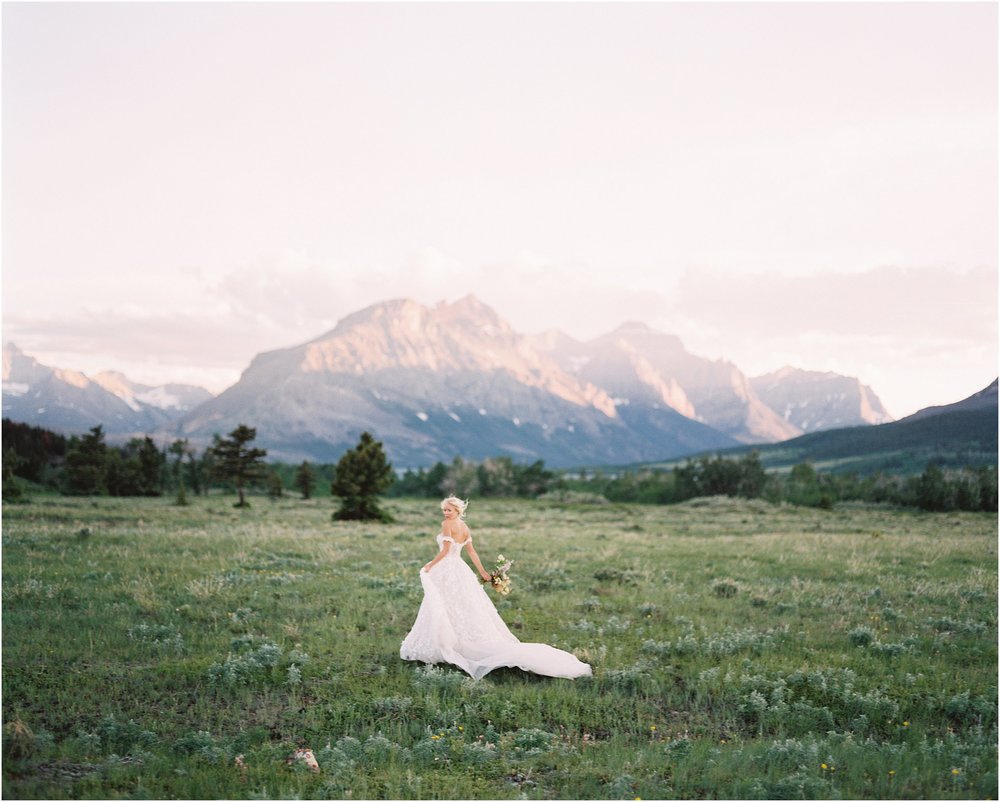  ©Jeremiah & Rachel Photography

www.jeremiahandrachel.com

Styling & Florals: Kelly Lenard

http://www.kellylenard.com

Wedding Gown: Galia Lahav

https://www.galialahav.com/




 