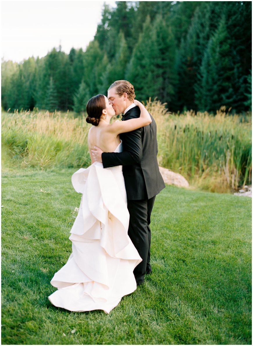  ©Jeremiah & Rachel Photographywww.jeremiahandrachel.comJeremiah and Rachel Photography | Whitefish, Montana | Fine Art Film Wedding Photography 