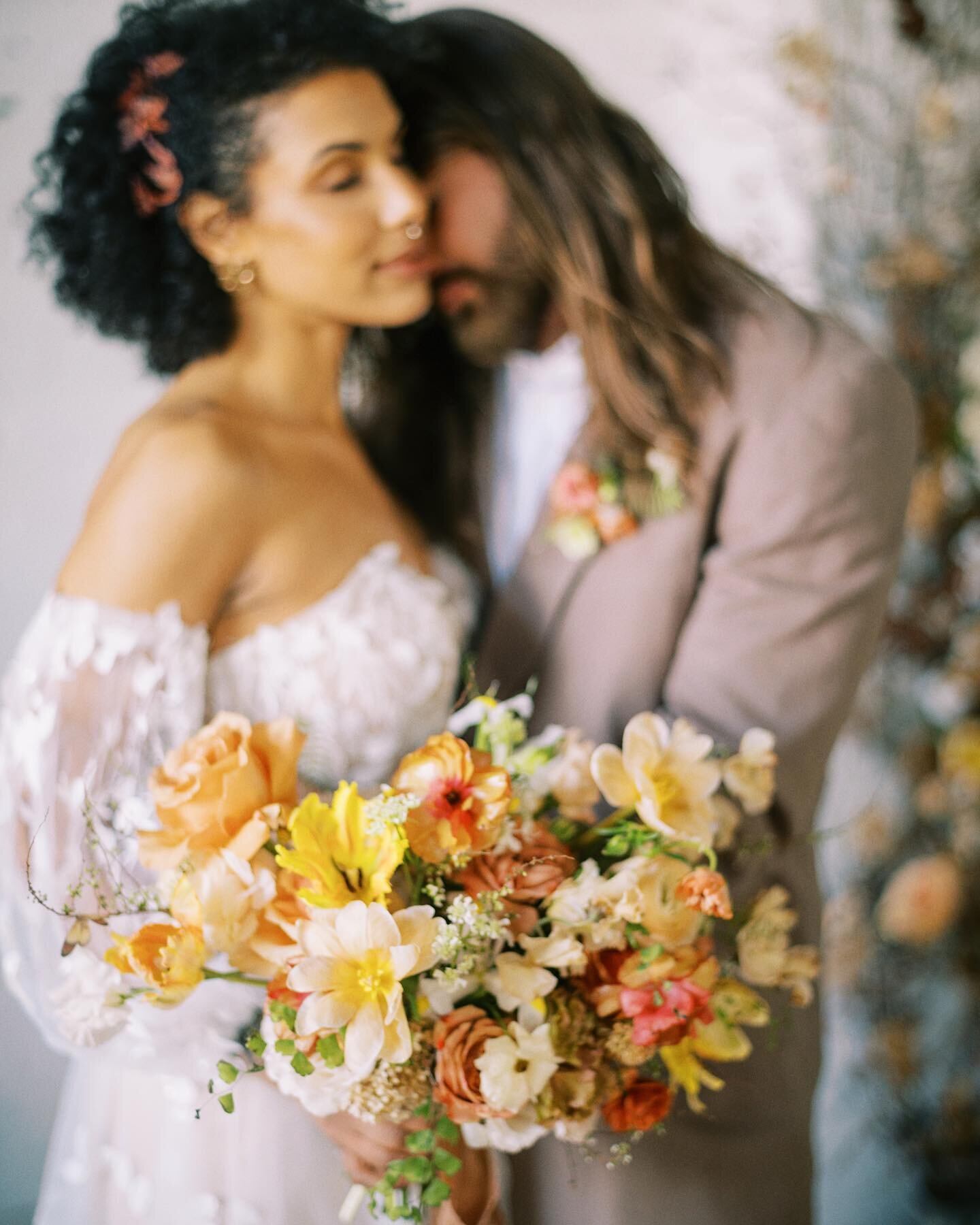 Nothing like a fun spring shoot to shake off the winter. So thankful for all the amazing people who made this come together!
Floral Design: Blumehill Studios @blumehillstudios
Photography: Jeremiah and Rachel Photography @jeremiahandrachel 
Models: S