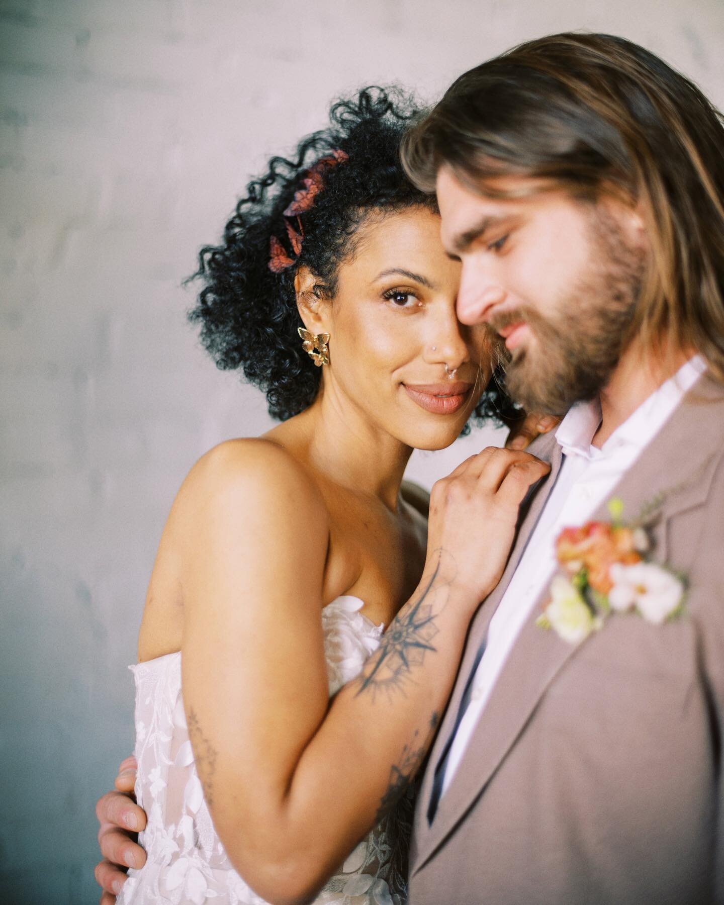 Thanks, Sami for being my spring goddess 🦋

Floral Design: Blumehill Studios&nbsp;@blumehillstudios
Photography: Jeremiah and Rachel Photography&nbsp;@jeremiahandrachel&nbsp;
Models: Samantha Francine&nbsp;@sami_francine, Josue&nbsp;@flowsway
Venue: