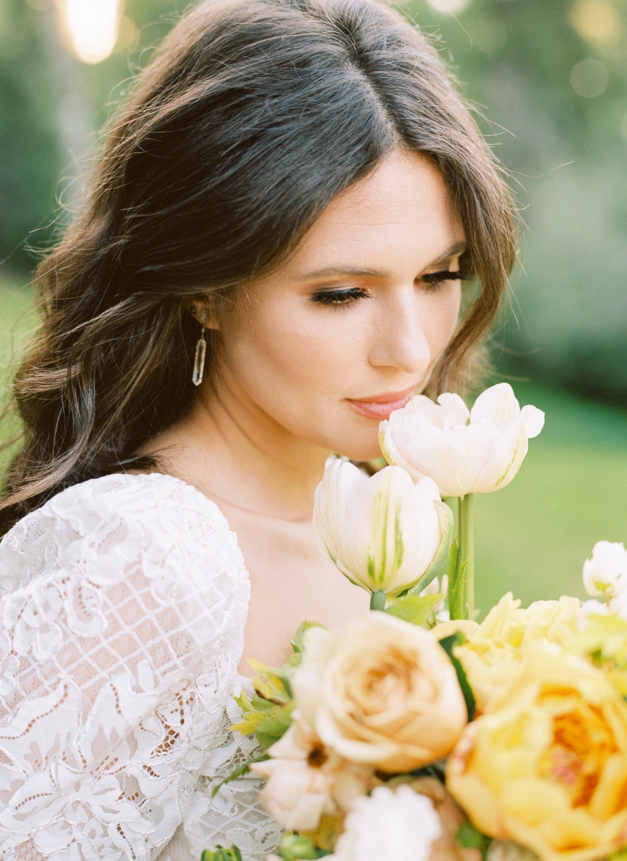 01_TigerLily_JeremiahRachelPhotography281_Bride, Groom, Wedding, Micro, Lakeside, Florals,.jpg