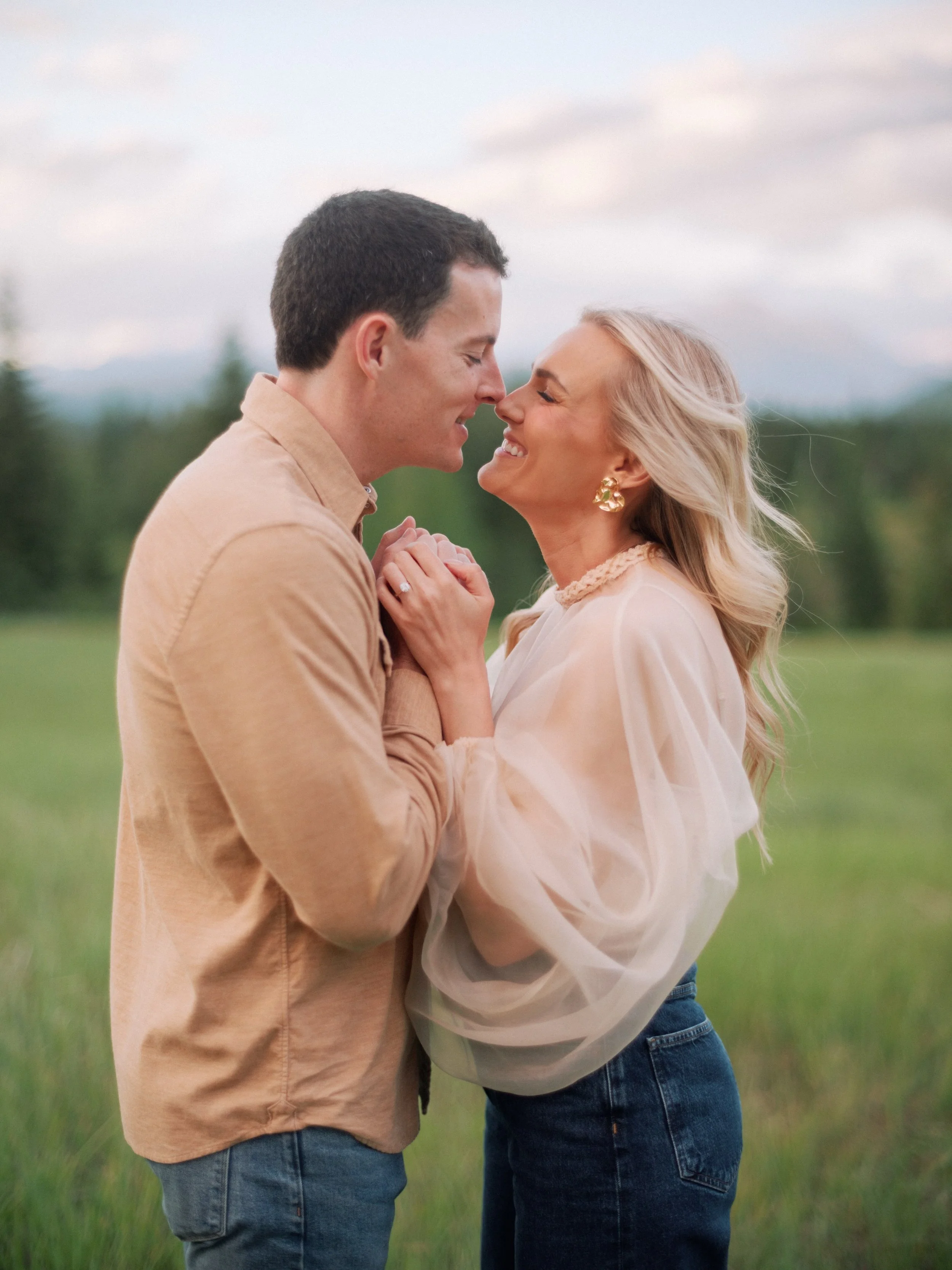 &ldquo;Jeans and a cute top&rdquo; 🥰 Nicole and Stephen&rsquo;s engagement session is proof that our millennial outfit recipe is indeed a classic option! The stunning glacier park backdrop and an adorable couple love doesn&rsquo;t hurt either!