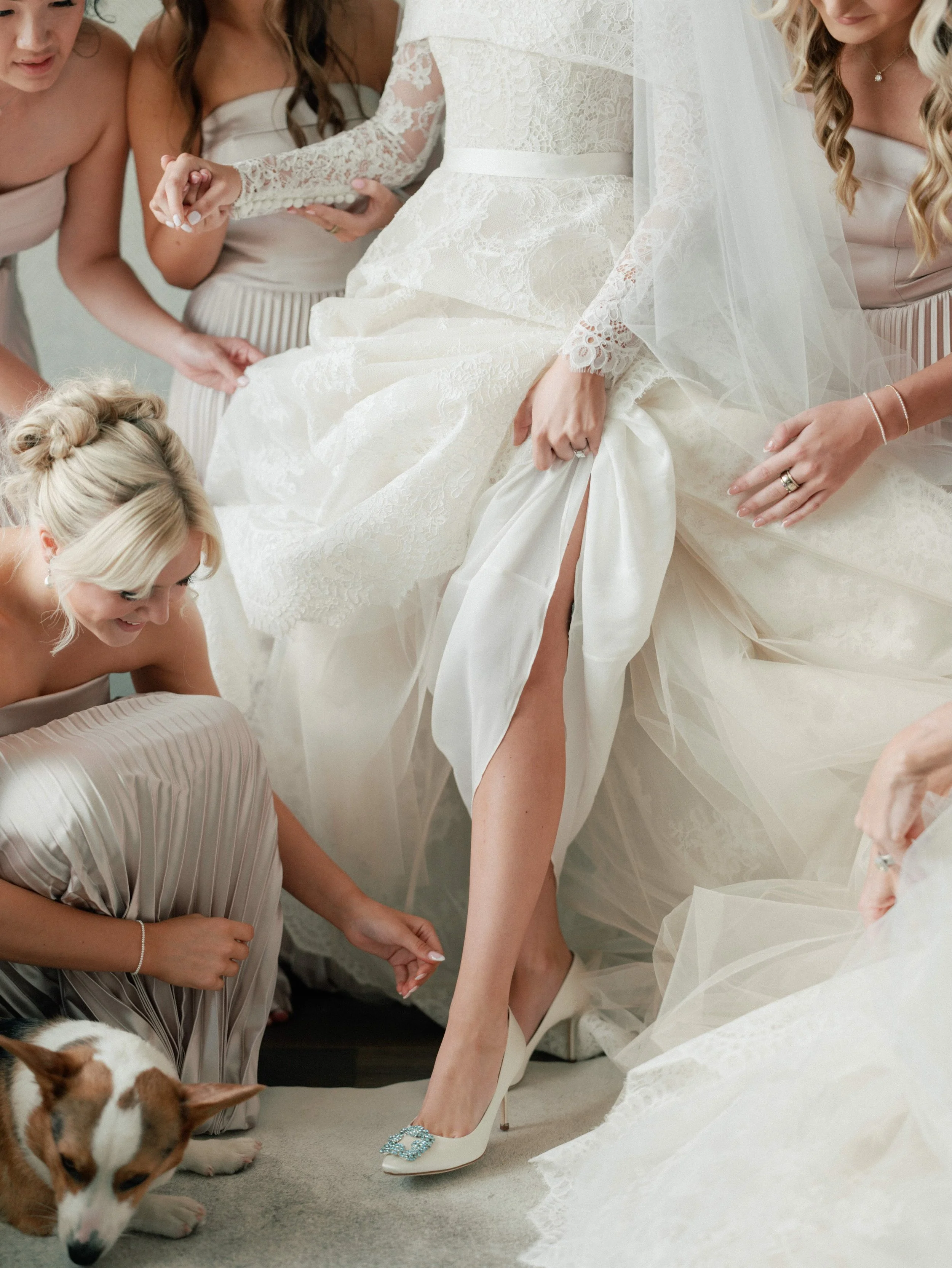 We smiled so much looking through the pictures of Avery and Preston&rsquo;s beautiful wedding day, made all the sweeter by the way they both looked at each other. Can&rsquo;t wait to share more! 
@averymajors 
Venue| @yellowstoneclub 
Photo &amp; Vid
