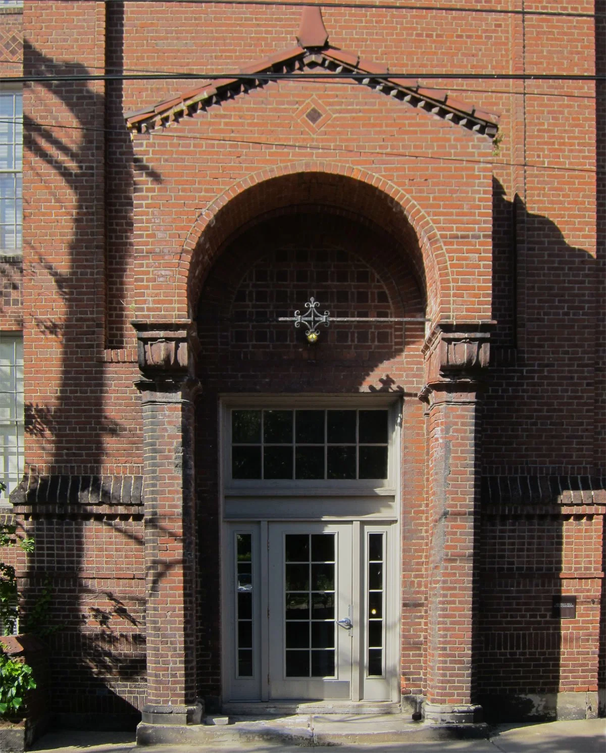 SideEntrance_LR.jpg