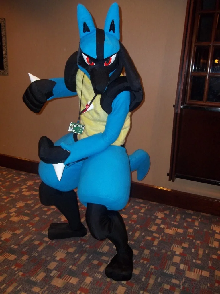 lucario_costume_by_zerosune-d3aekxw.jpg